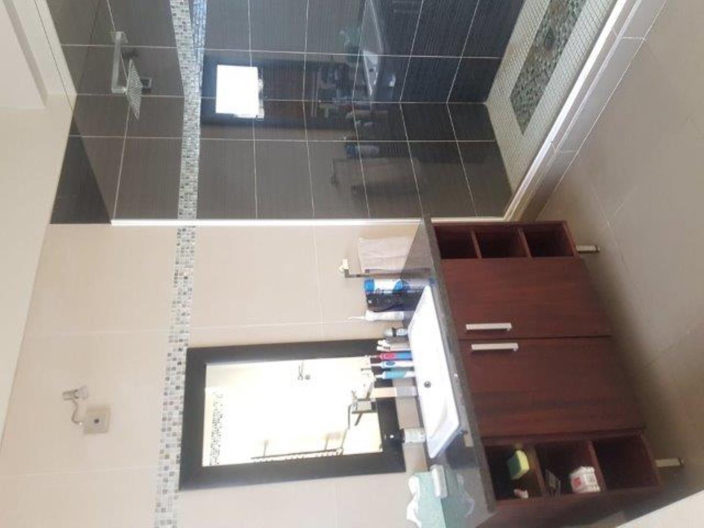 754376_Bathroom2.jpg