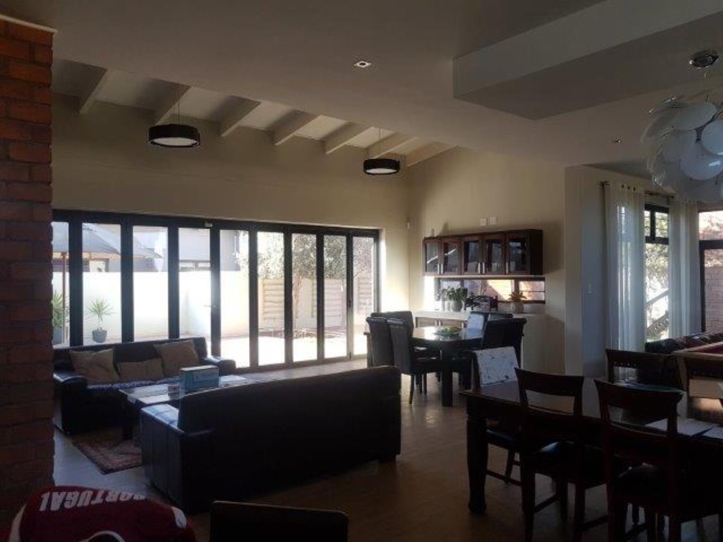 754376_BraaiRoom.jpg