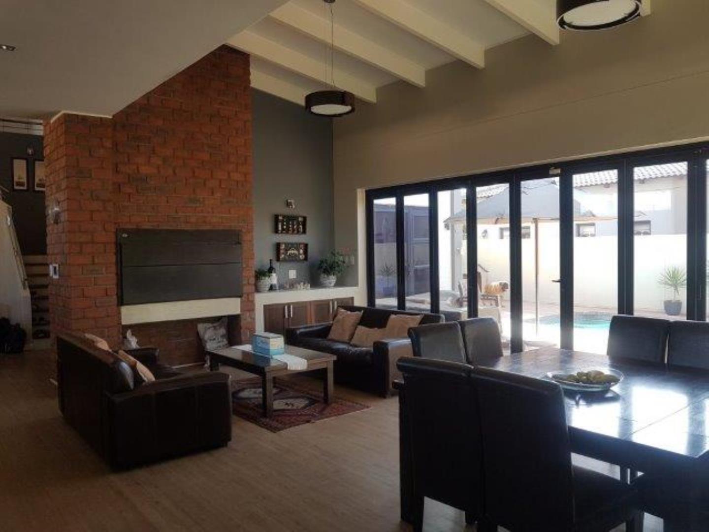 754376_BraaiRoom1.jpg