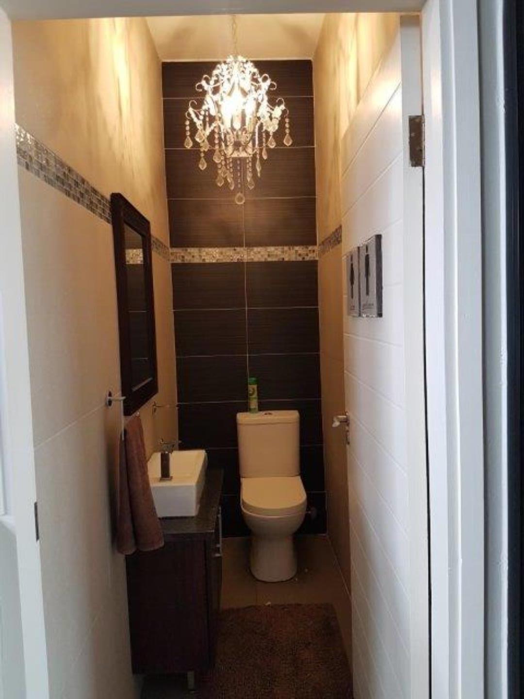 754376_GuestLoo.jpg