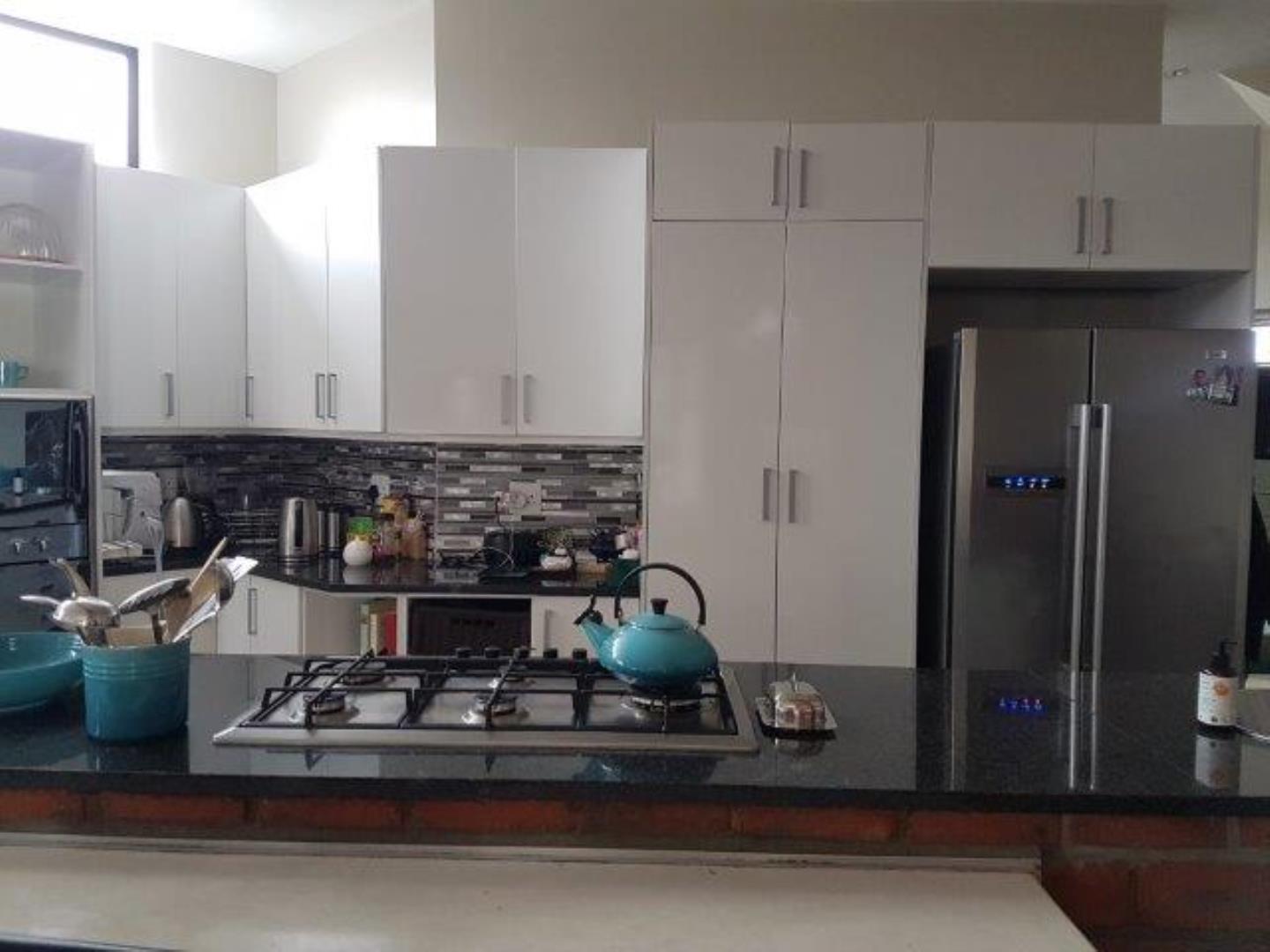 754376_Kitchen9.jpg