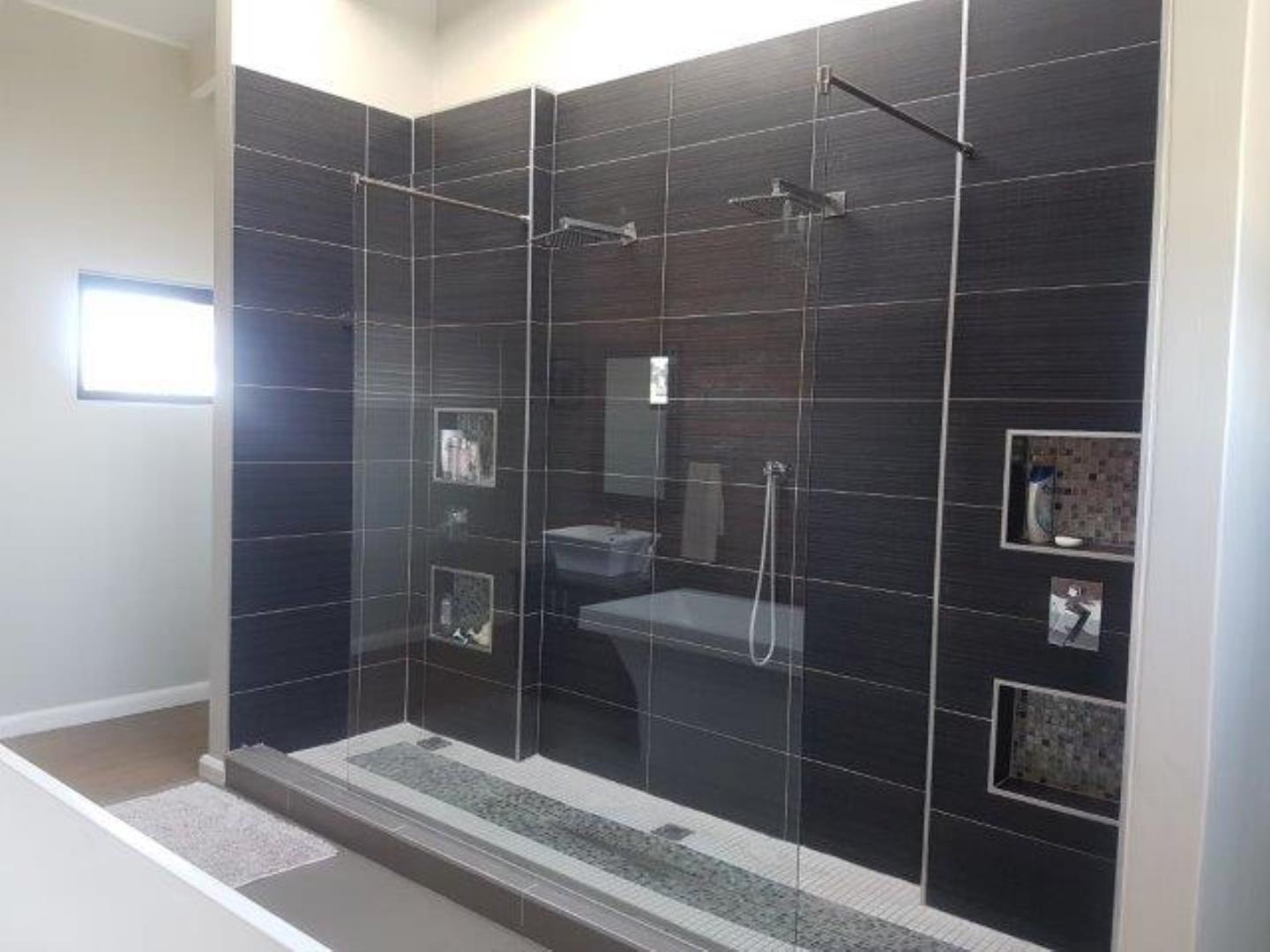 754376_MainBedroomBathShower.jpg