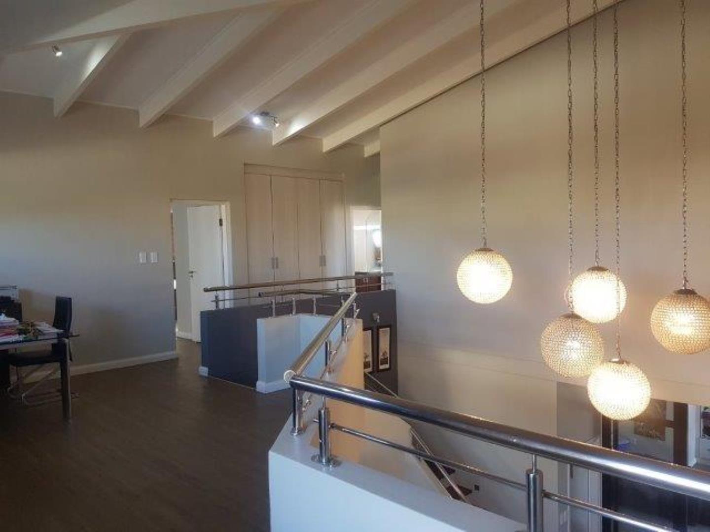 754376_UpstairsCorridor.jpg