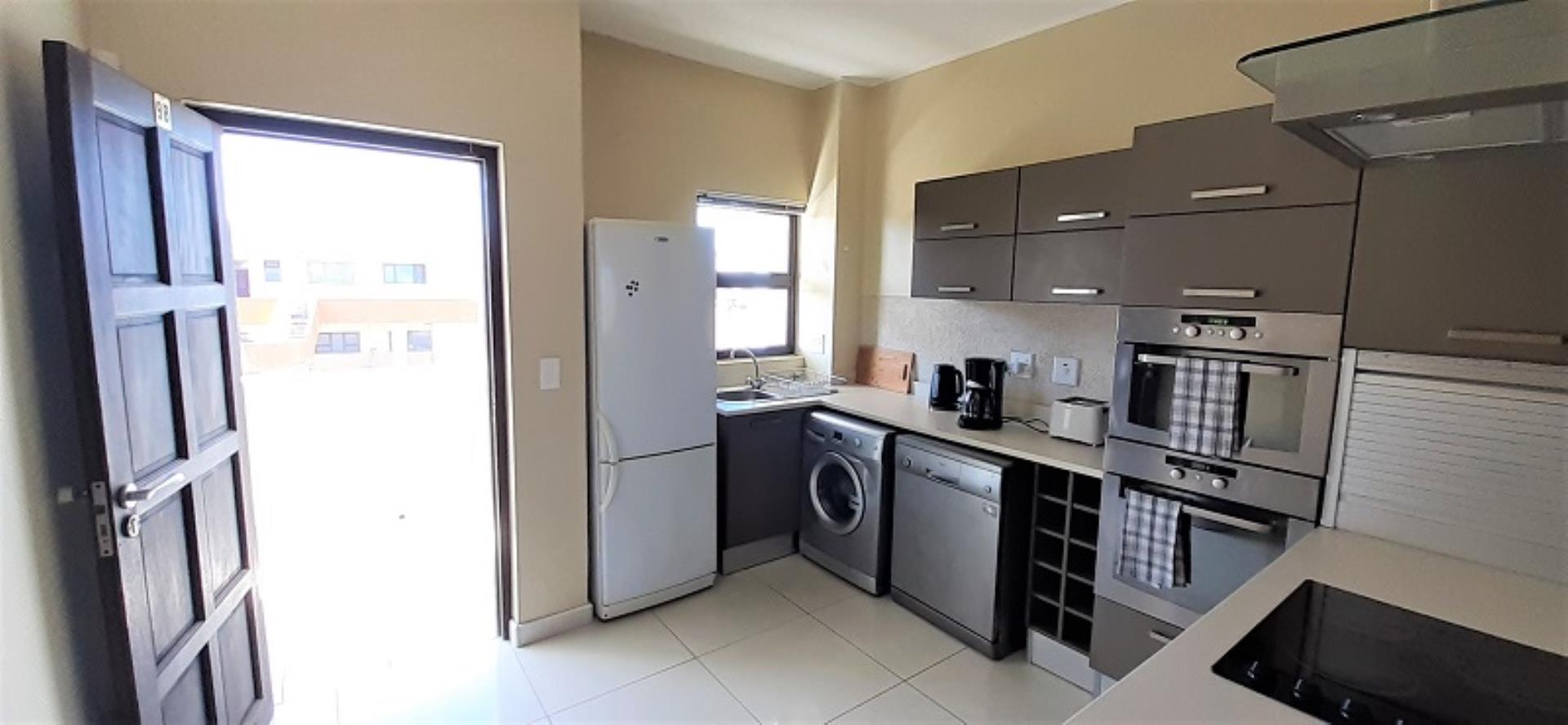 765704_Kitchen_and_Entrance_2.jpg