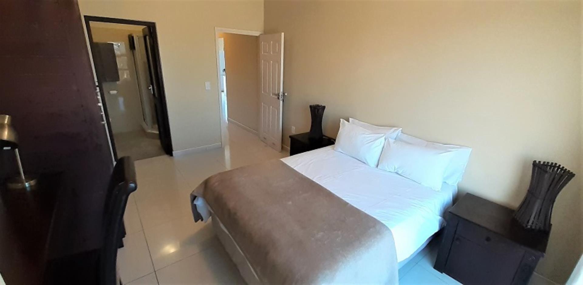 765704_Main_Bedroom_with_En-Suite_Bathroom_1.jpg