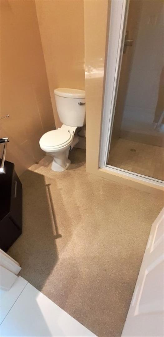 765704_Passage_Bathroom_1.jpg